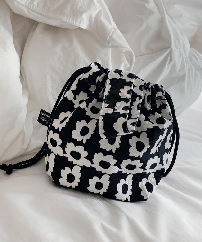 Sogonsogon Bloom Black String Bag