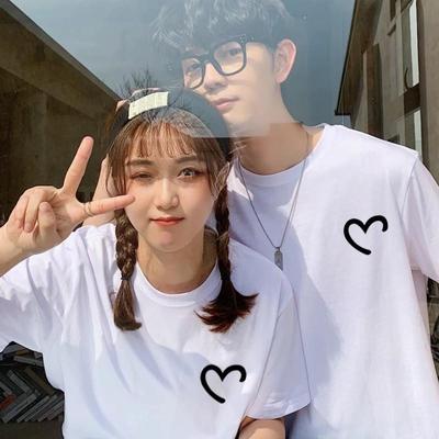 2023 Trendiges Unisex Baumwoll-T-Shirt mit Herzdesign - Kurzarm, lockere Passform, stilvolle Partnerkleidung