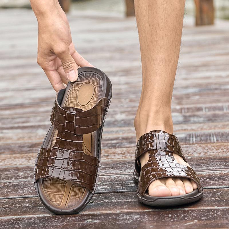 Daily Men Leather Sandals with Flat Sole Exposed Toe Stone Pattern Breathable Solid Color Classic Men Sandals Slippers