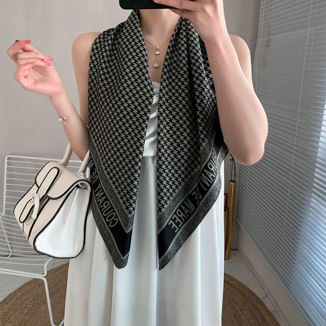 

Шовковий шарф 90*90 см. Жіночі Нові 2021 Квадратні Хіджаби Бандана Пов’язка на голову Жіночий фолард Офісна жіноча резинка для волосся Хустка Шийні шарфи 90X90CM