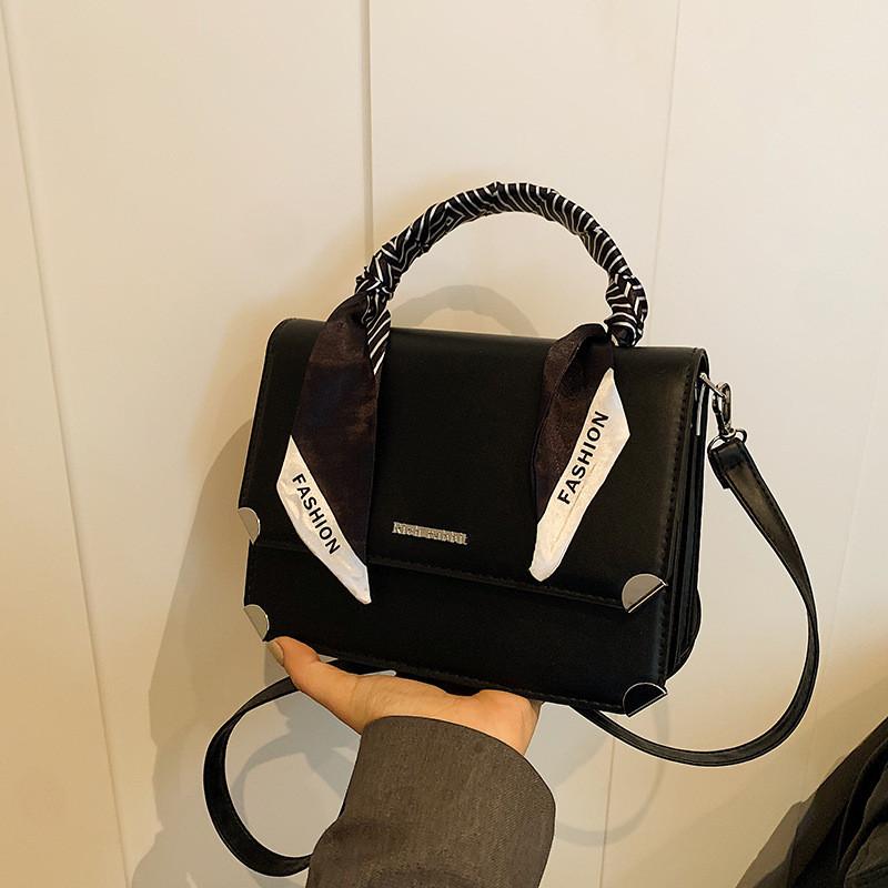 Modische PU-Schultertasche im Vintage-Stil für Damen mit schickem Schal in Schwarz, Rosa, Weiß, Grün, Blau und Khaki