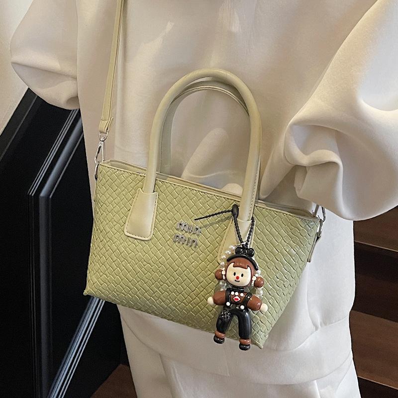 Korean Version of the Hot Sale, Design Sense, Woven Pattern Temperament, Portable Bucket Bag, Women's Leisure Commuting Versatile Fashion Messenger B