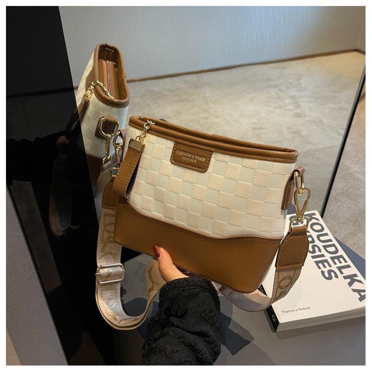 

Fashion temperament versatile bag large capacity high texture wide shoulder strap design messenger bag