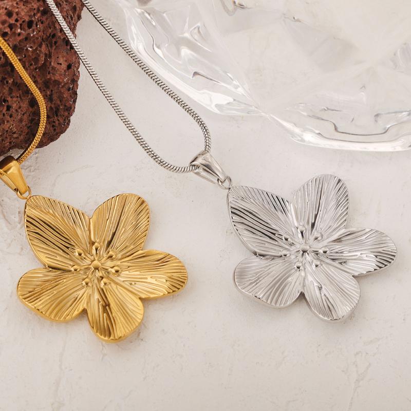 Vintage Stainless Steel Flower Pendant Necklace for Women Gold Plated Floral Metal Snake Chain Necklace Aesthetic Jewelry Gifts