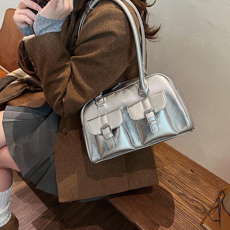 

Ретро женская сумка 2025 зима новая большая вместимость сумка для поездок на работу сумка на плечо под мышку 28*10*18 серебряный