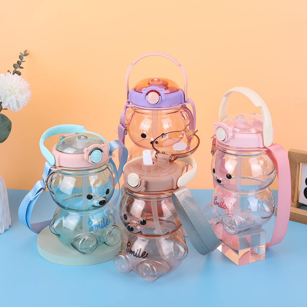 1000/1400ml Bear Water Bottle with Shoulder Strap Cute Bear Drinking Bottle Leak-Proof Travel Straw Cup for Boys Girls Daily Use