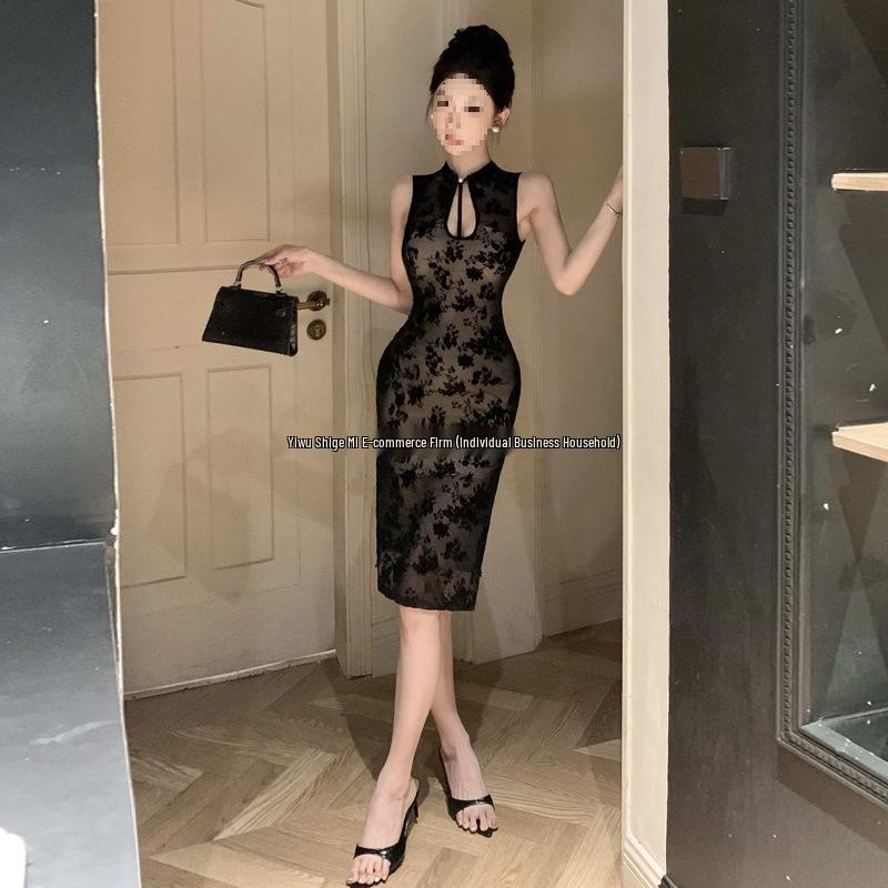 2024 Women's Slim Embroidered Cheongsam with Sexy Slit