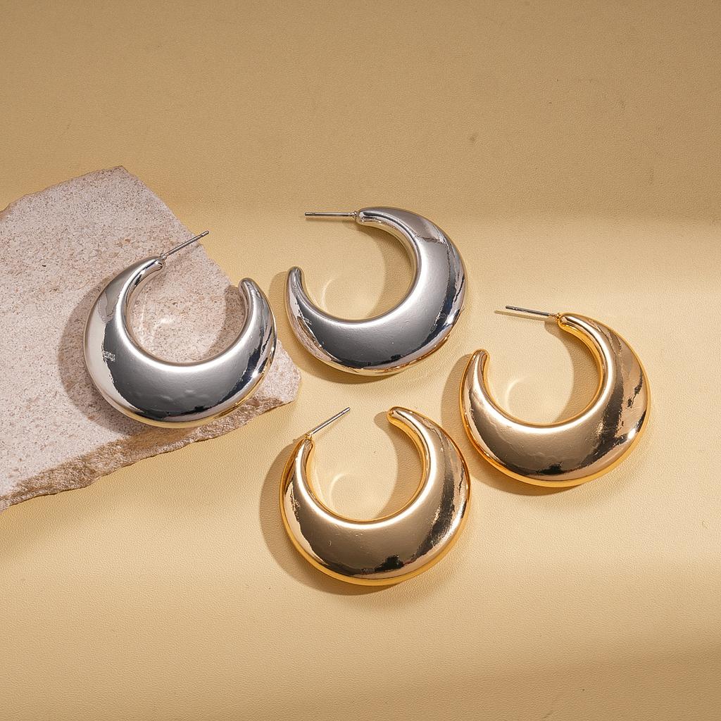 Glatte geometrische C-förmige Stahl-Steckohrringe, einfache und umweltfreundliche Ohrringe