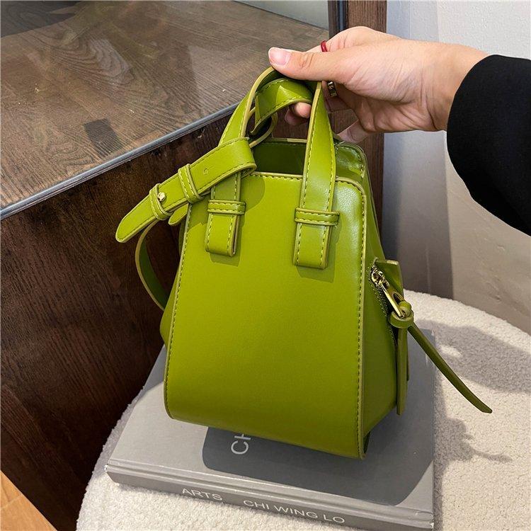 2025 autumn and winter new fashion high sense casual simple trendy women's bag texture niche versatile messenger bag handbag