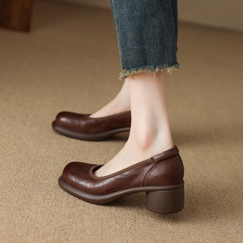 Female retro style spring and autumn new soft leather round head light waterproof 2025 fashion heel thick platform platform platform platform sing