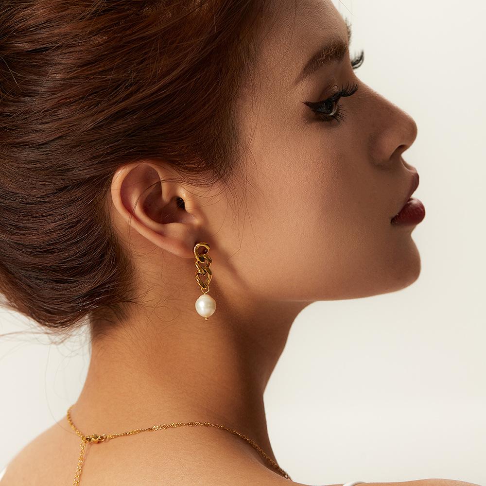 Delicate Freshwater Pearls Charm Metal Earrings for Women Exquisite Fashion Metal Texture Geometric Earrings Gift