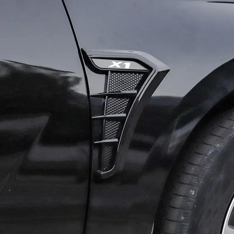 Pour BMW X1 Accessoires de voiture Noir Carbone Garde-boue de voiture Évents latéraux Prise d'air Grille Autocollant Couvercle