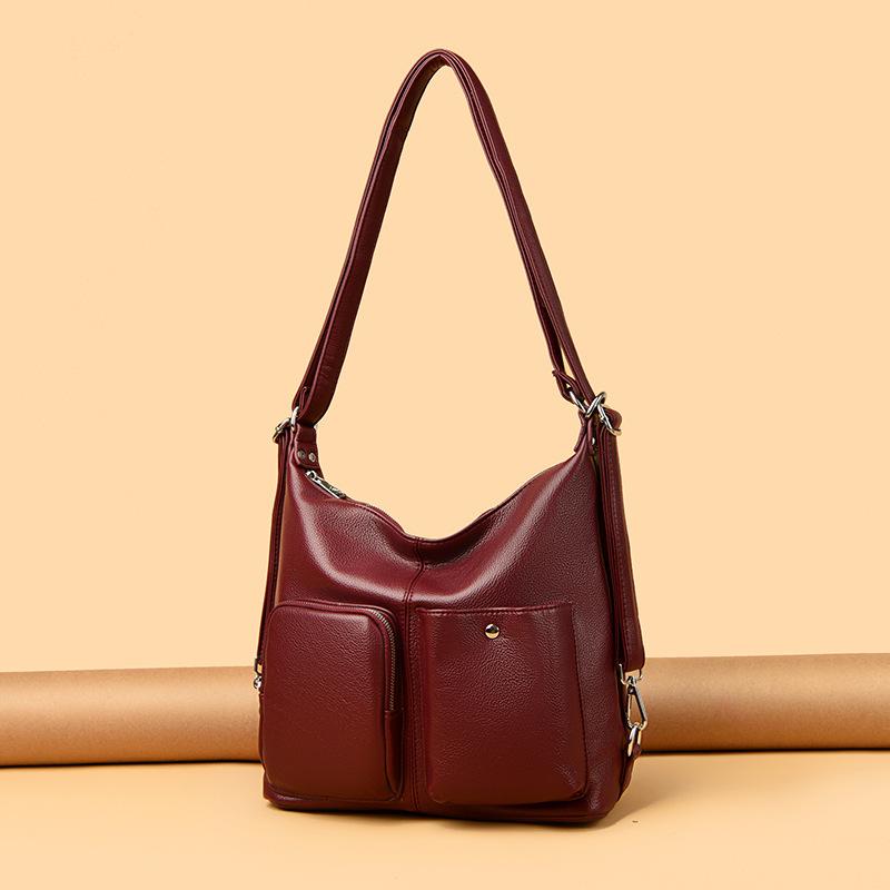 Die Retro-Umhängetasche aus weichem Leder ist eine modische Pendler-Einzelschultertasche, die schlicht und leicht ist.