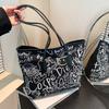 Fashi and Versatile Casual Single Shoulder Handbag with Pendant, Large Capacity Printed Tote Bag, College Style Women's Bags