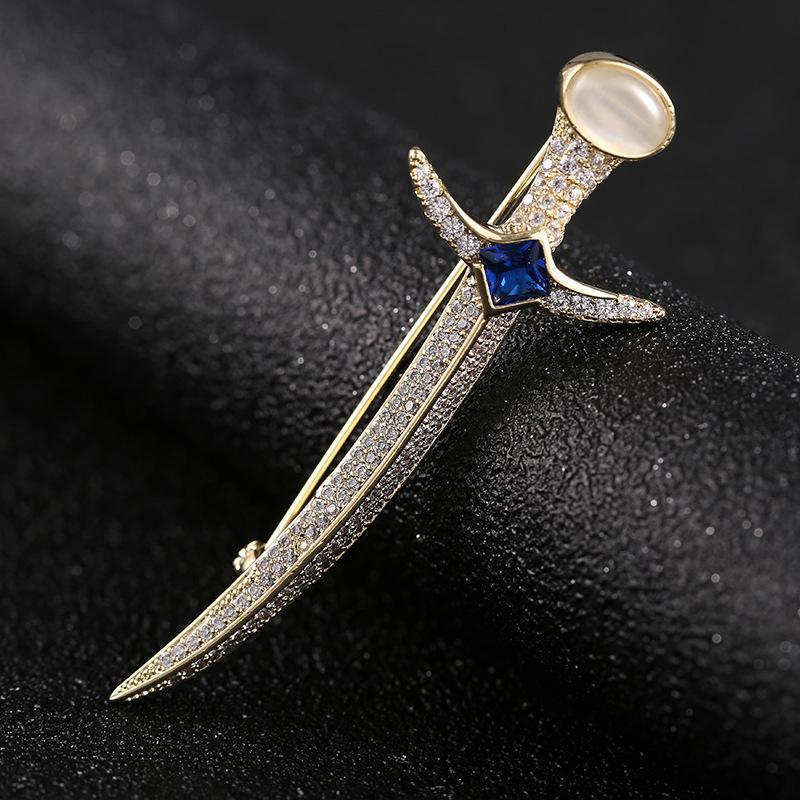 Spilla in Rame a Forma di Spada Persiana con Zirconi Gioielli da Matrimonio Moda Donna Statement Punk Spilla per Sciarpa