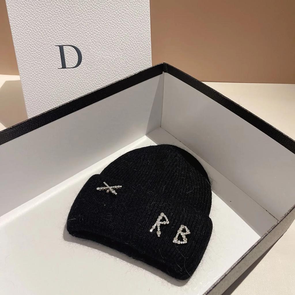 Echte Kaninchenfell Diamanten Buchstaben Mützen Hüte Für Damen Winter Warm Gestrickte Mütze Berühmte Marke Lady Lässig Mütze Skimütze