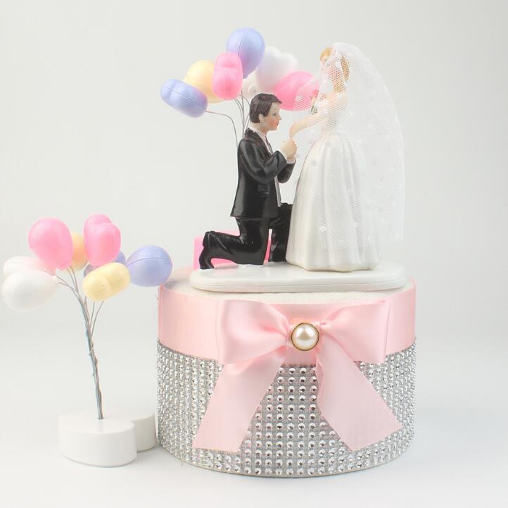 Wedding Bride and Groom Figurines Cake Toppers Resin Doll Ornaments Valentine's Day Engagement Anniversary Wedding Decoration