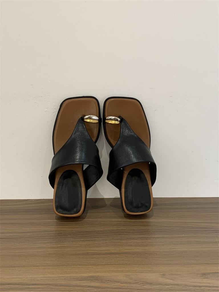 Metal! Niche design toe flip-flops women's European and American open-toed silver flat-bottomed slippers wear summer sandals