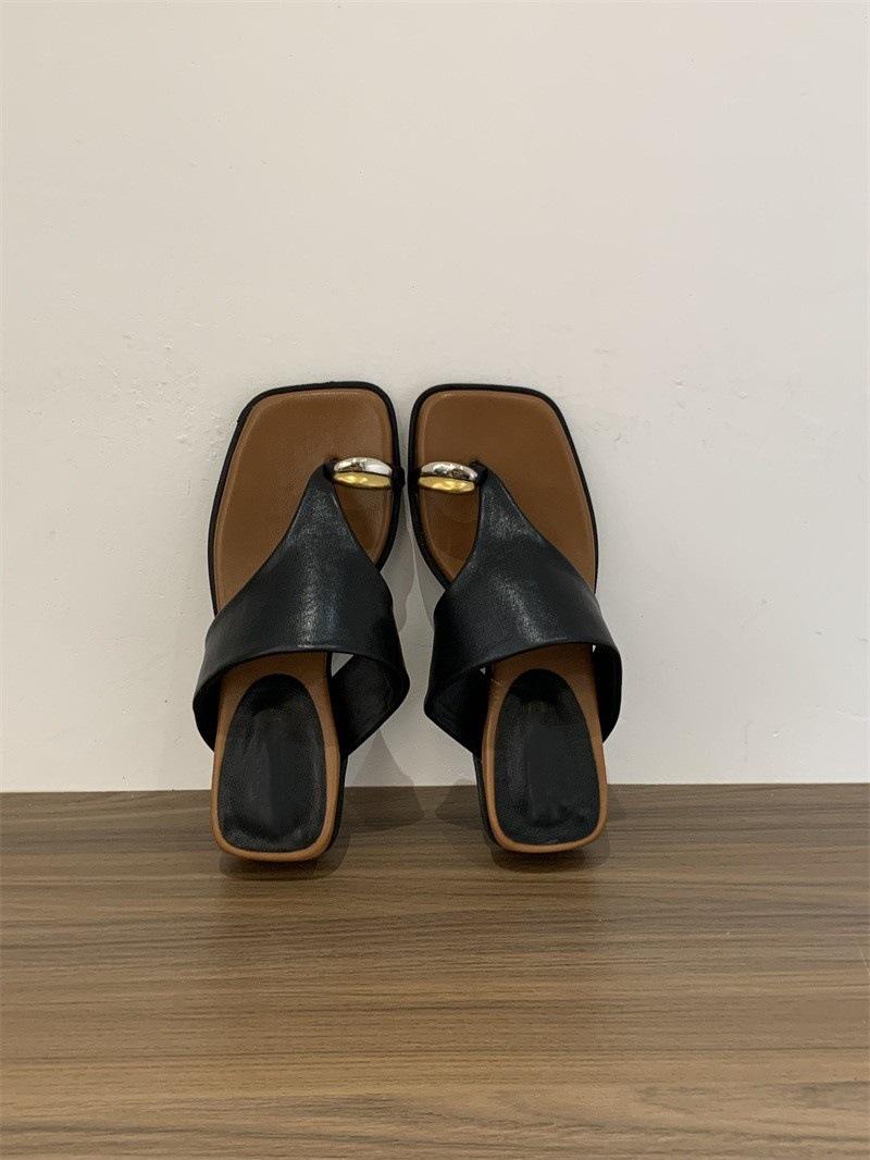

Metal! Niche design toe flip-flops women s European and American open-toed silver flat-bottomed slippers wear summer sandals 35
