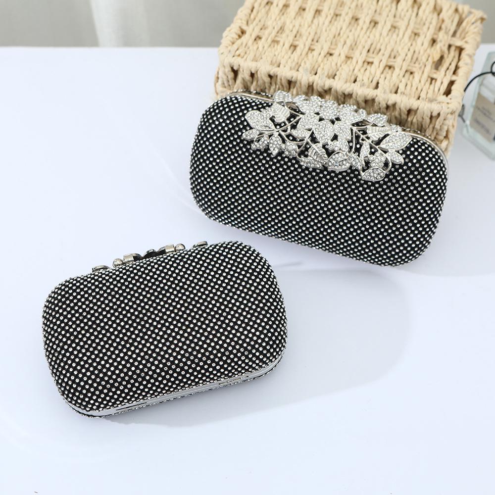 Women's Versatile Large-Capacity Handbag with Inlaid Diamond Leaf Chain