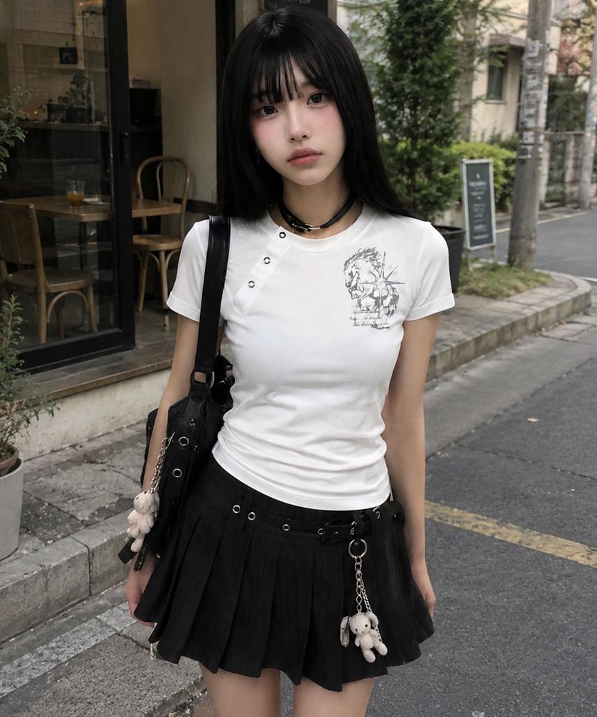 Damiswi Pony Graphic Diagonal Button T-Shirt_Ivory