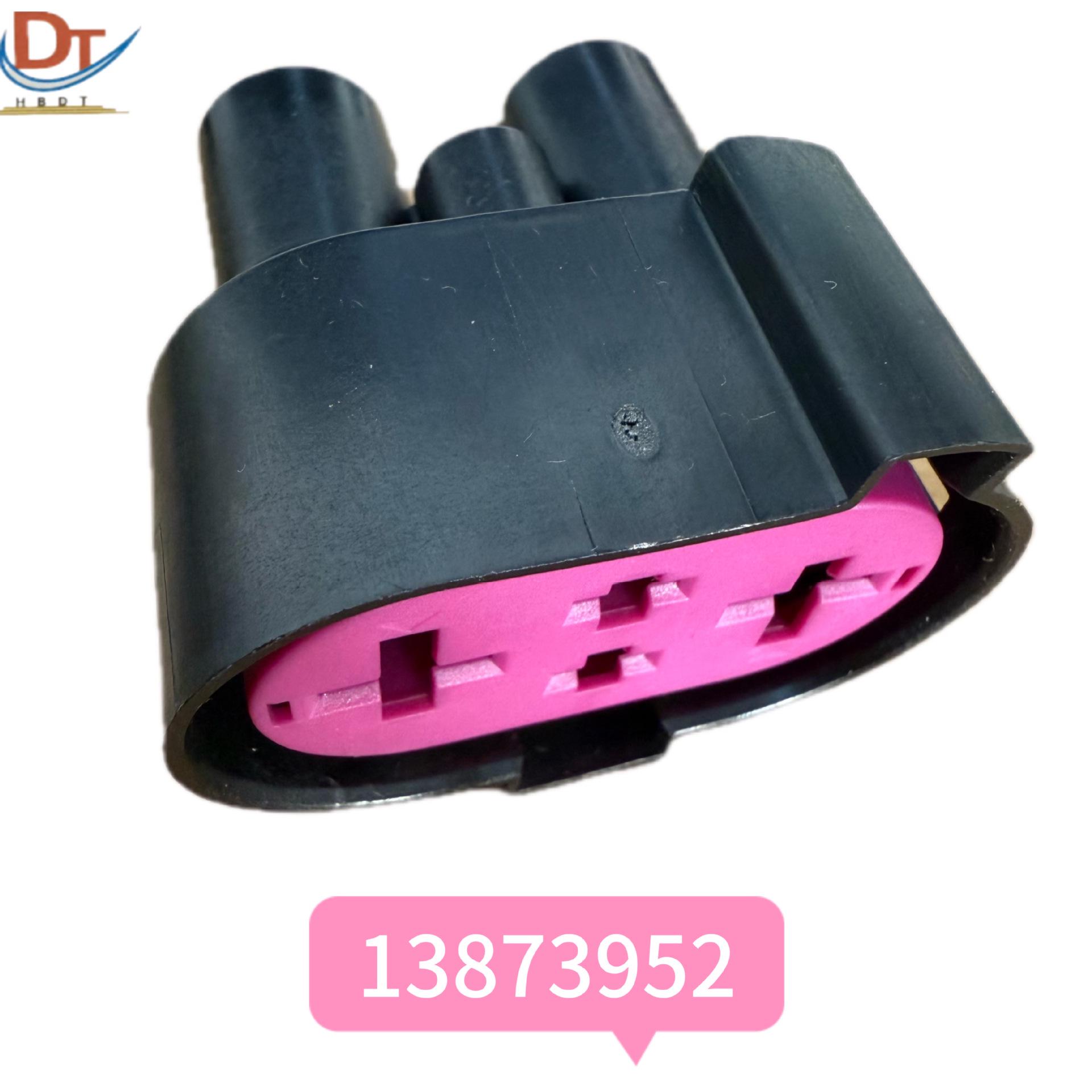 Automotive 4-Pin Wire Harness Connector Boot 13873952 with Plastic Shell 13873952