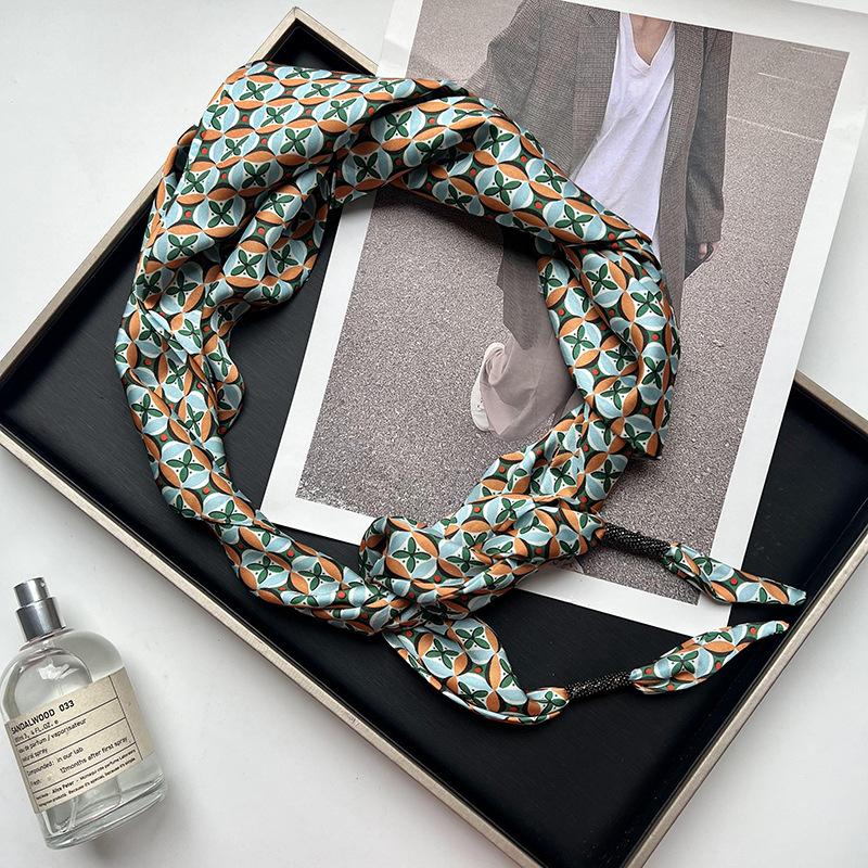 Všestranný šátek ze simulovaného hedvábí Japonský studentský ženský šátek Malá šála Roztomilý trojúhelníkový šátek Tenký