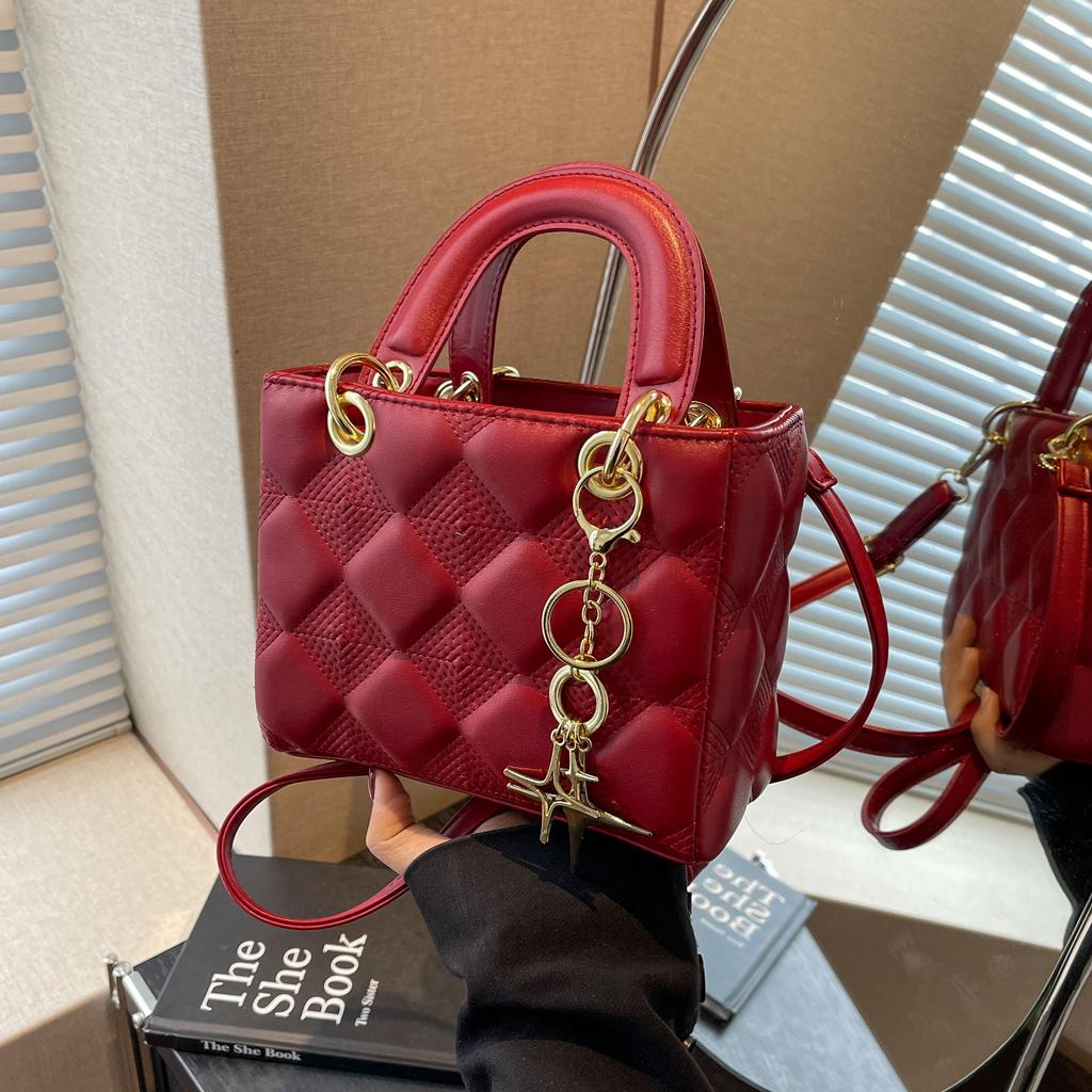 A Stylish and Simple Children's Square Bucket Bag, Suitable for Going Out Shopping, Traveling, Dating and Taking Photos