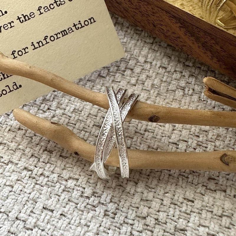 

Small-scale Design, Retro Hammer Pattern Cross-shaped Ring, Fashionable Opening Adjustable Finger Ring for Women J7683