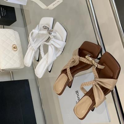 2025 printemps et automne nouvelle mode polyvalente cool pantoufles femmes portent petites sandales françaises à talons aiguilles