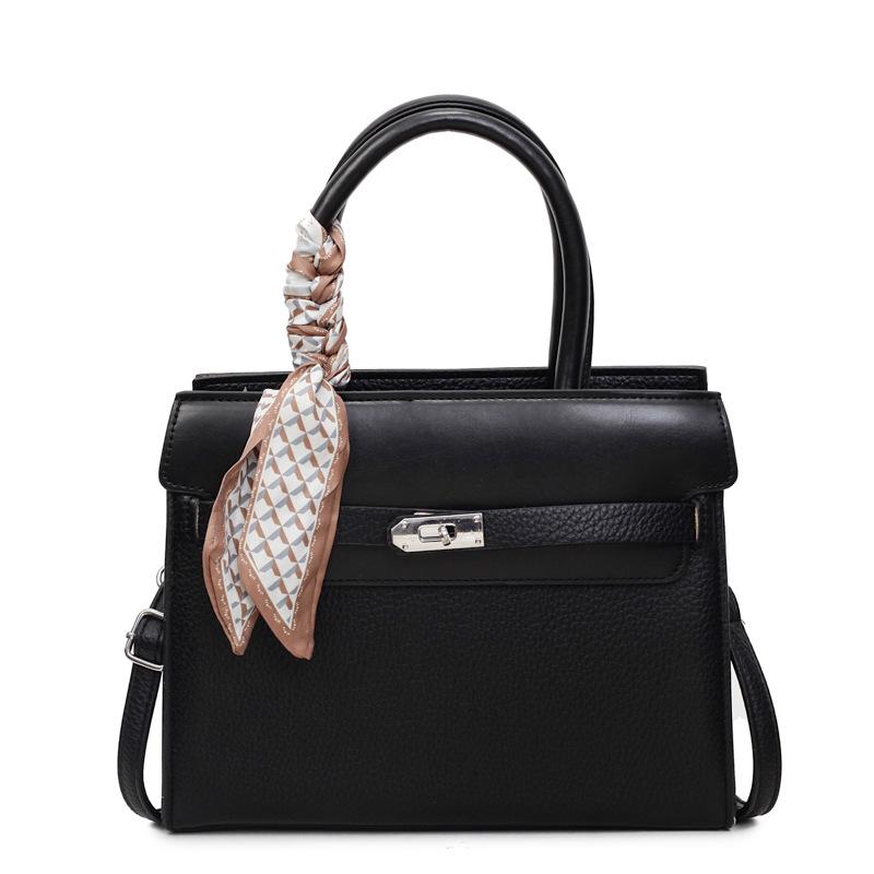 Premium sense retro handbag bag women's autumn and winter 2025 popular versatile commuter shoulder bag crossbody small square bag