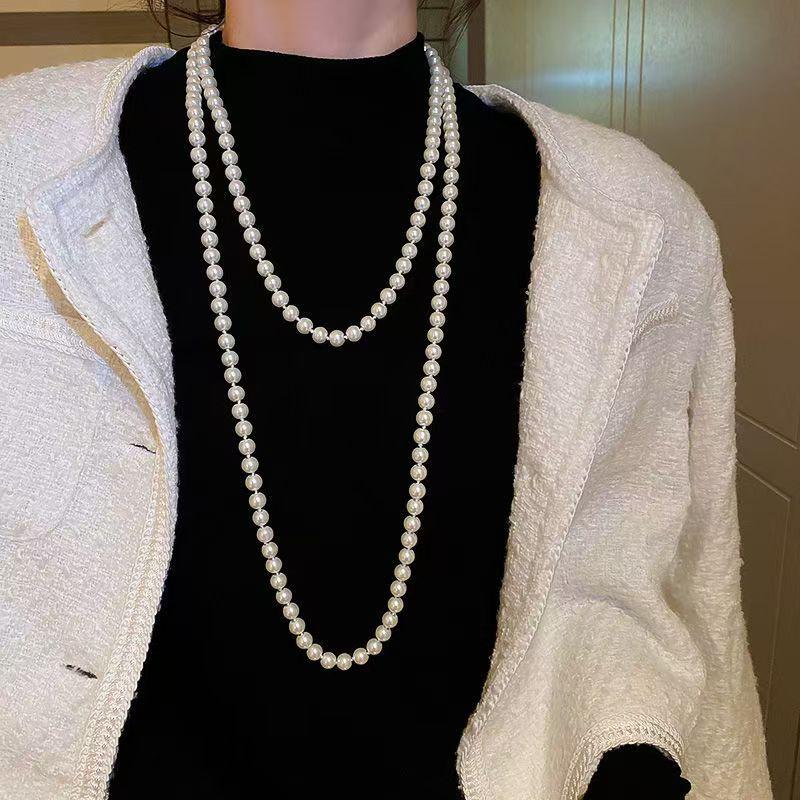 Elegant Pearl Four-Leaf Clover Women's Necklace - Versatile Layered Sweater Chain for Autumn/Winter