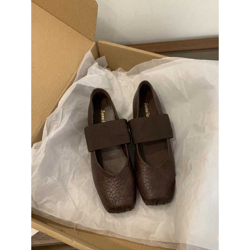 Niche design sense one word pig nose ballet single shoes women's spring and autumn new square head inner height increase Mary Jane shoes women