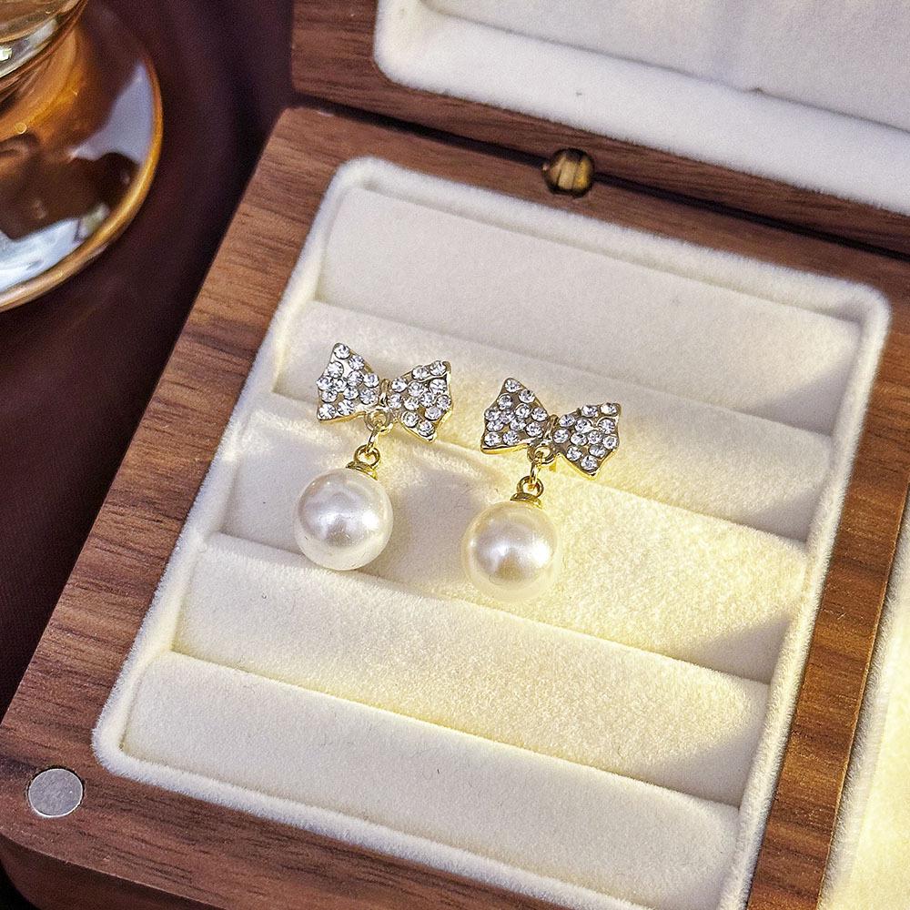 

Елегантні французькі сережки-квіти з перлів Срібна голка : Вишукана, Розкішна, Легка Мода для Жінок