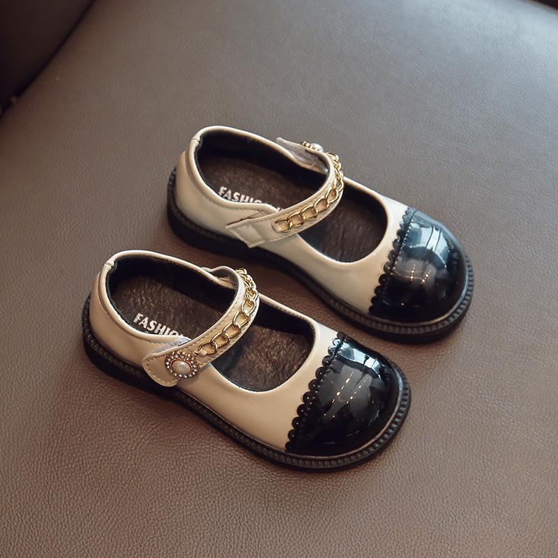 2024 New Girls Leather Shoes Versatile Chains Pearls Shallow Children Shallow Loafers Kids Shoes Soft Breatheable Cool Glossy PU