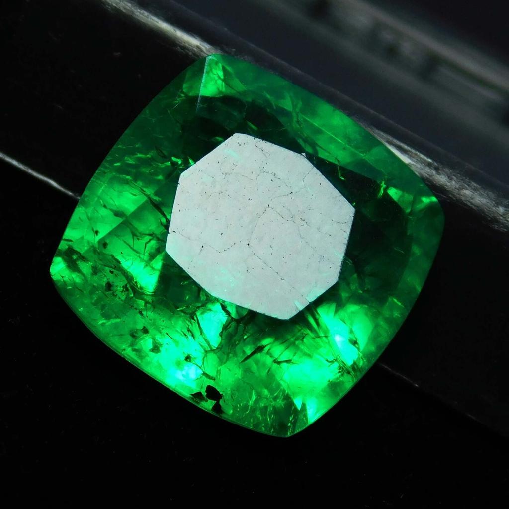 Natural Green Emerald Loose Gemstone 6.16 ct Square Cushion Cut for Jewelry Making and Crafts