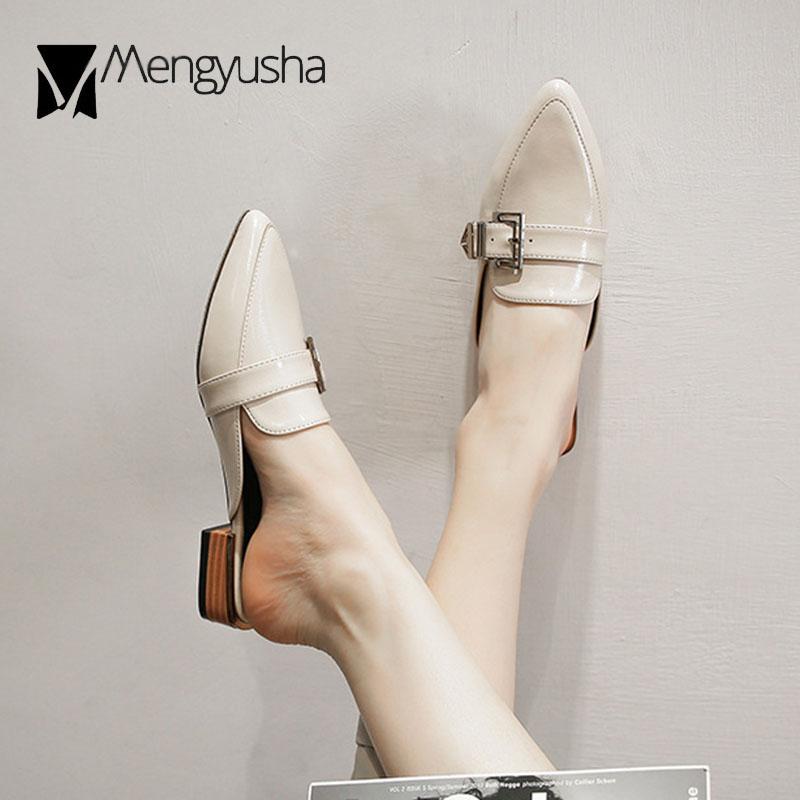 Модные блестящие лакированные кожаные мюли женские тапочки с пряжкой на ремне женская — фото 5