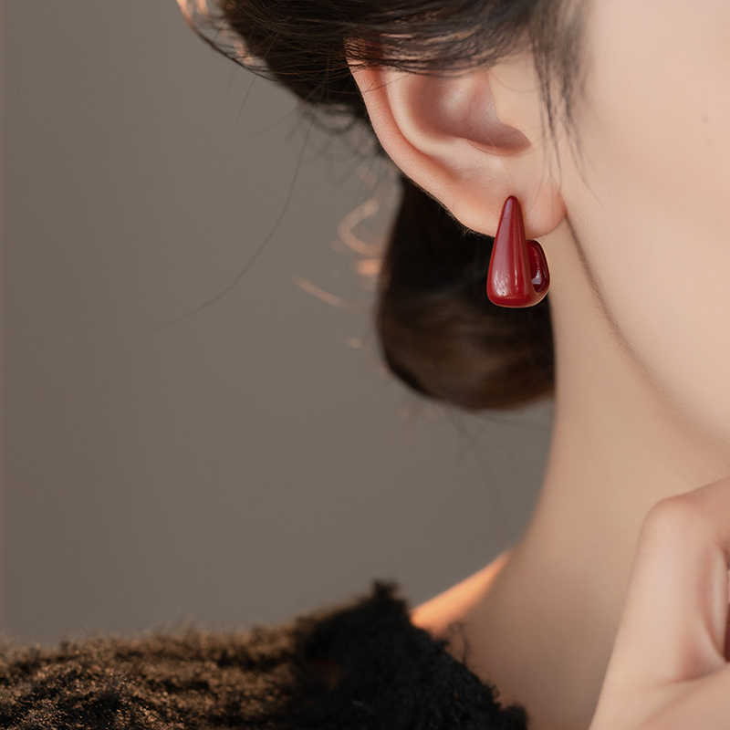 Silver needle simple oil dripping geometric stud earrings women's light luxury retro high-end earrings niche commuting temperament new earrings