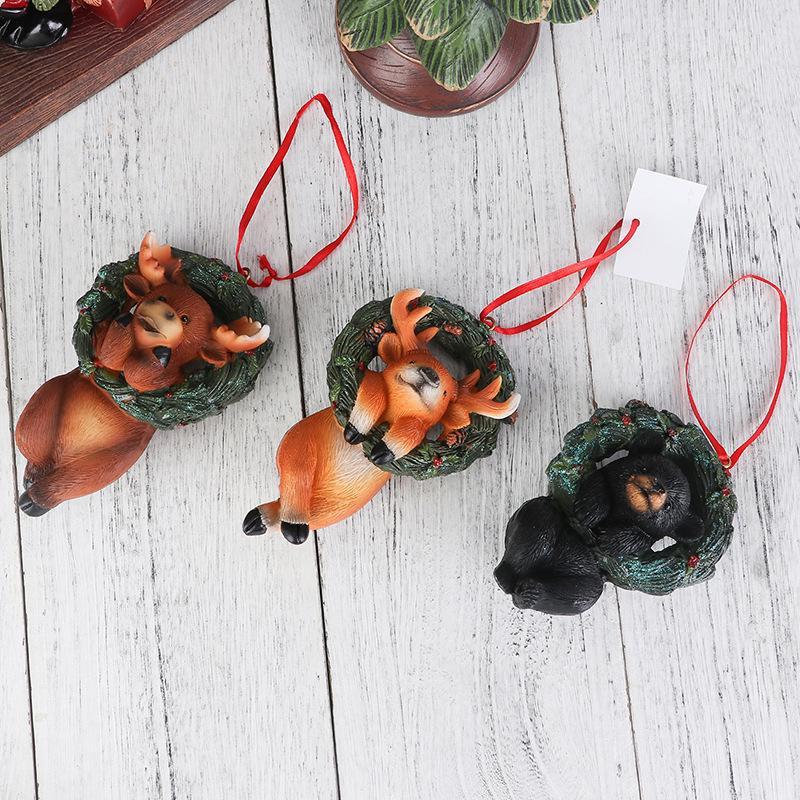 Christmas Decorations Cute Cartoon Animals In Wreath Elk Bear Christmas Tree Pendant Resin Crafts Background Wall Hanging