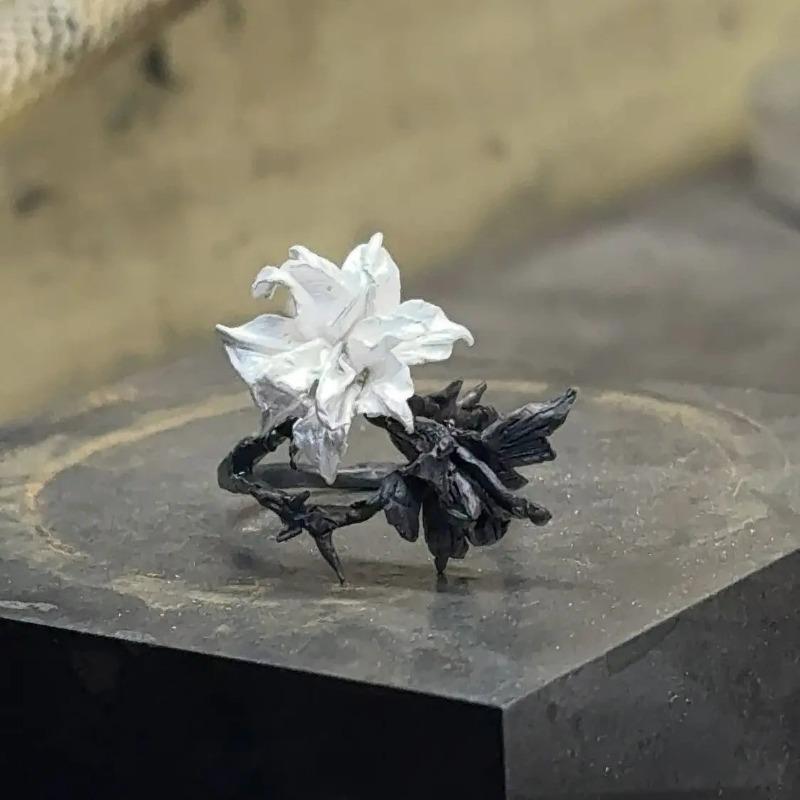 Fashion Black and White Mandala Flower Ring for Women Men Personality Metal Punk Unique Party Finger Rings Jewelry Accessories