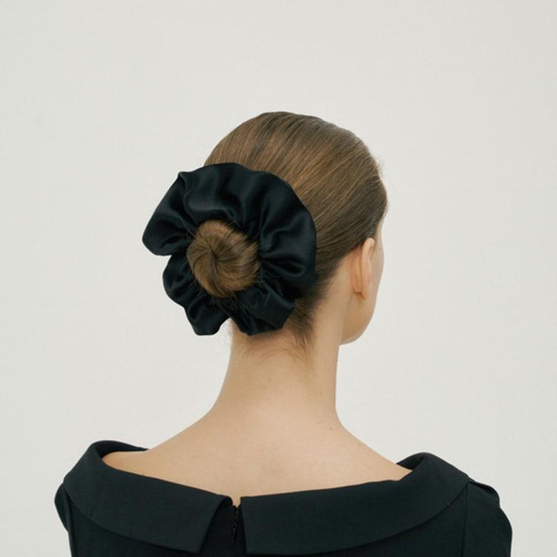 AVVINA PELLE Silk Scrunchie (M) - Black