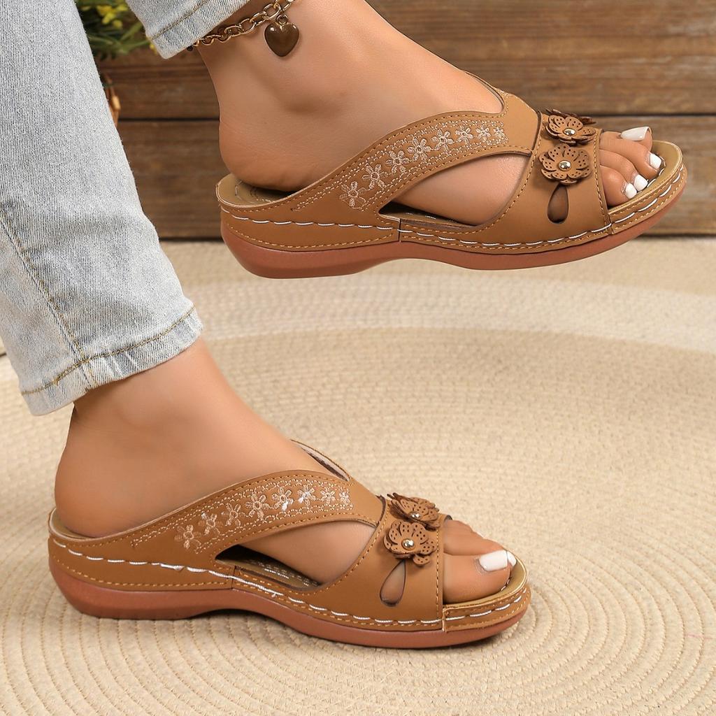 Fashion New Women's Slippers Casual Flower Hollow Wedge Beach Shoes Outdoor Fashion Platform Comfortable Sandals Plus Size 43