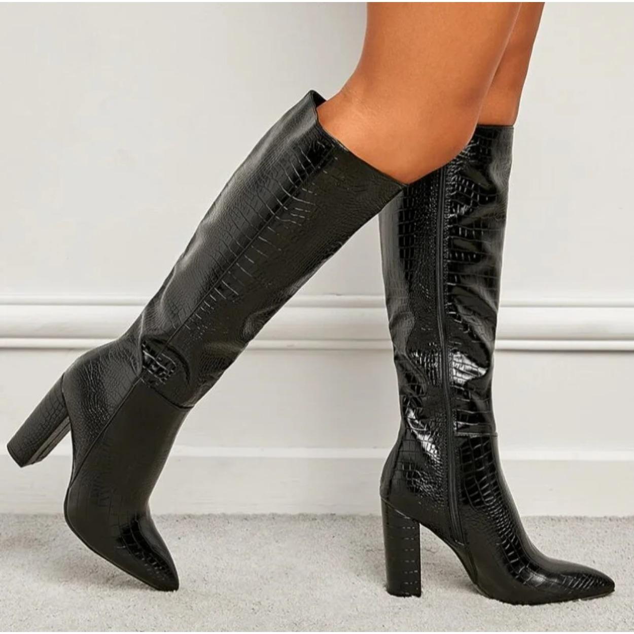 

Женские остроносые ботфорты до колена на толстом каблуке, женские 2025 весна/осень, лакированная кожа, панель с узором крокодила, боковая молния 40 чёрный