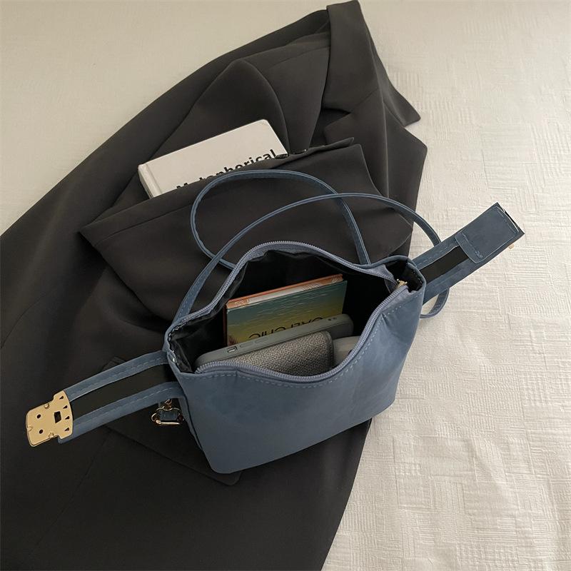 Niche design bag women's fashion new slanted shoulder bag seasonal retro handbag versatile pillow bag