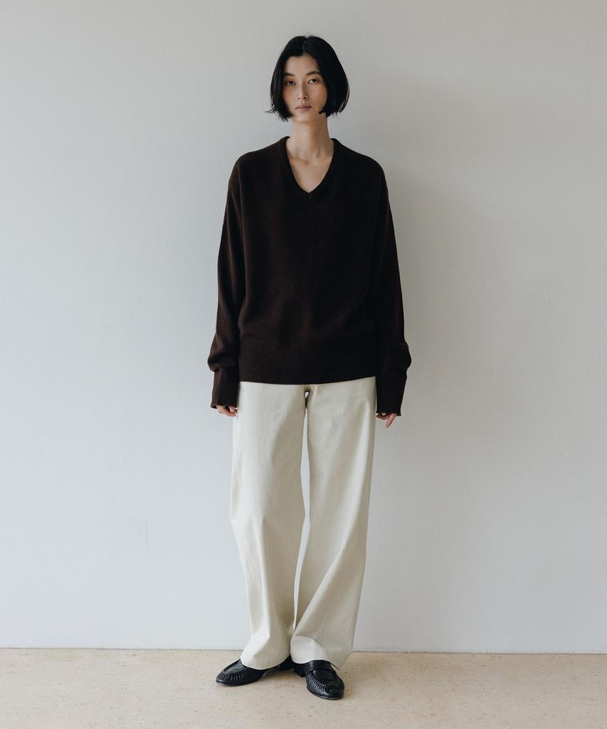 Beullaengkeulumumeon Over V-Neck Knit_Brown