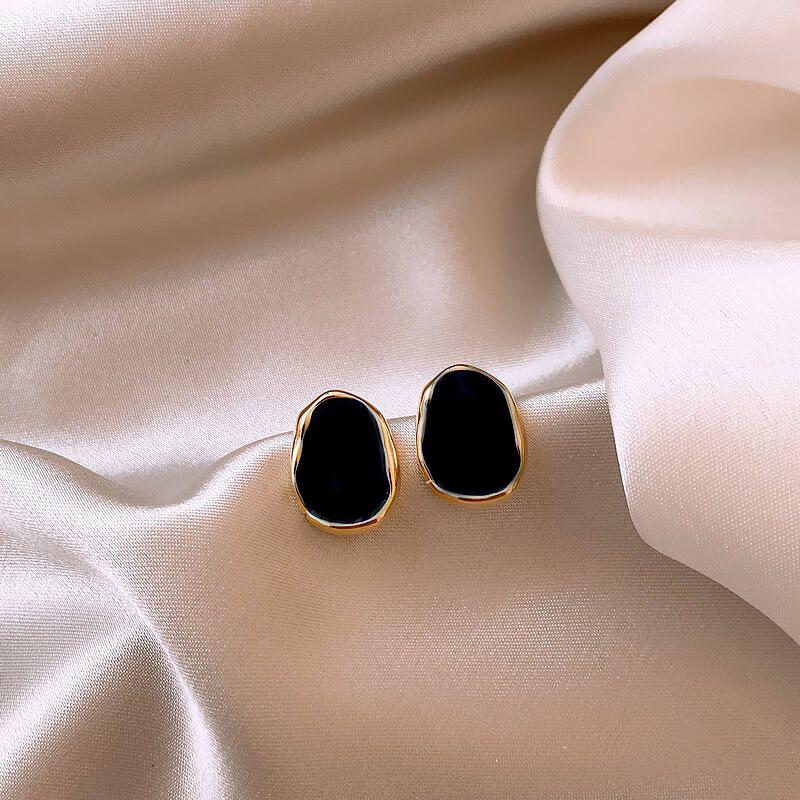 

2024 New Black Earrings Irregularity Metal Earring for Women Vintage Zircon New Design Fashion Aesthetic Earrings Accessories