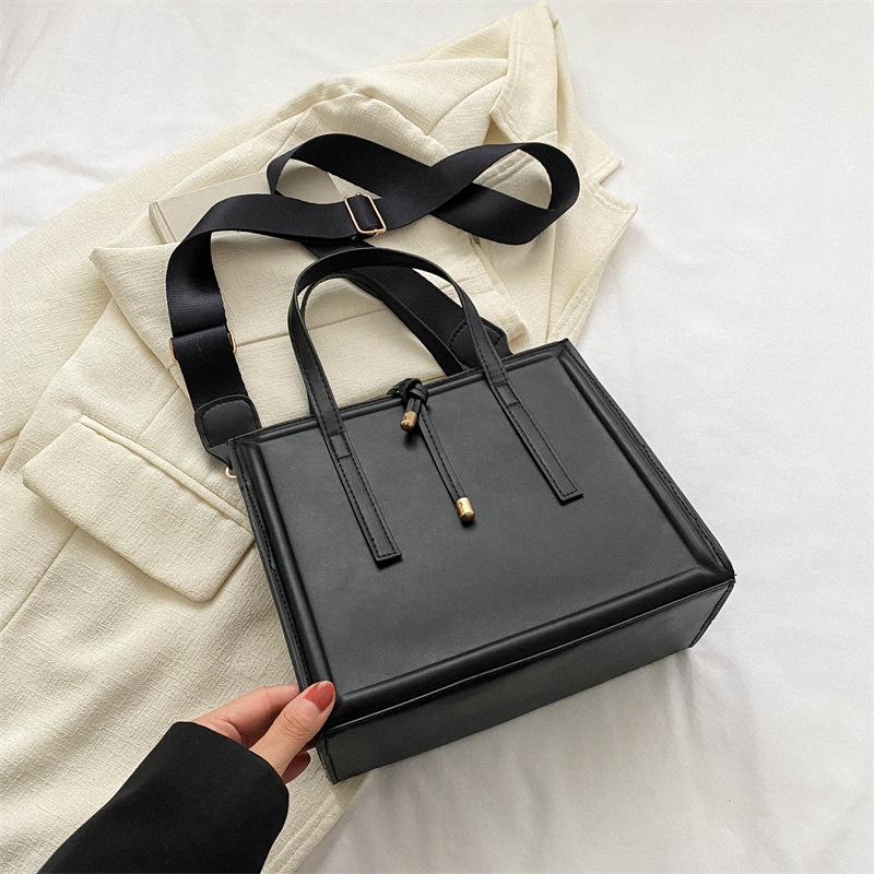 Bag women's winter new trend fashion shoulder bag casual messenger bag small square bag women's bag