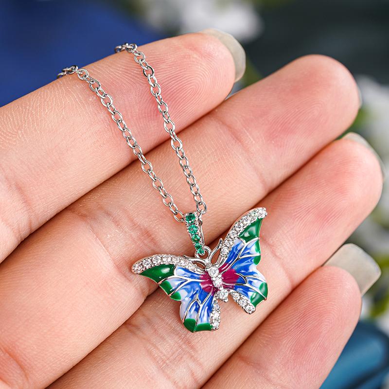 Colar Pingente Borboleta Esmaltada Colorida Huitan para Mulheres Exquisite Acessórios de Noivado Casamento Brilhante CZ Moderno