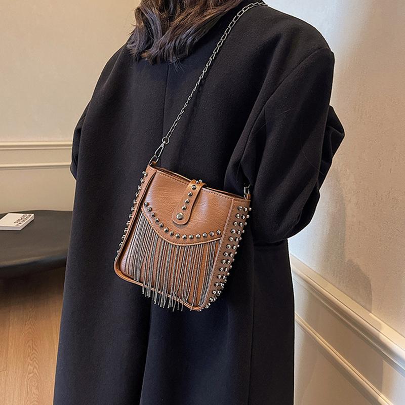 Mini Punk Style Crossbody Bags Women Rivets and Tassels Retro Bags Small Messenger Bags Fashion Vintage Packages CLE