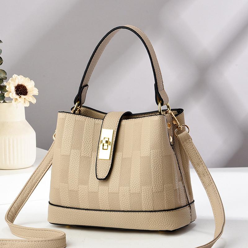 Trendy Womens Bucket Bag With Colorful Design And Functional Zipper Closure For Use Daily